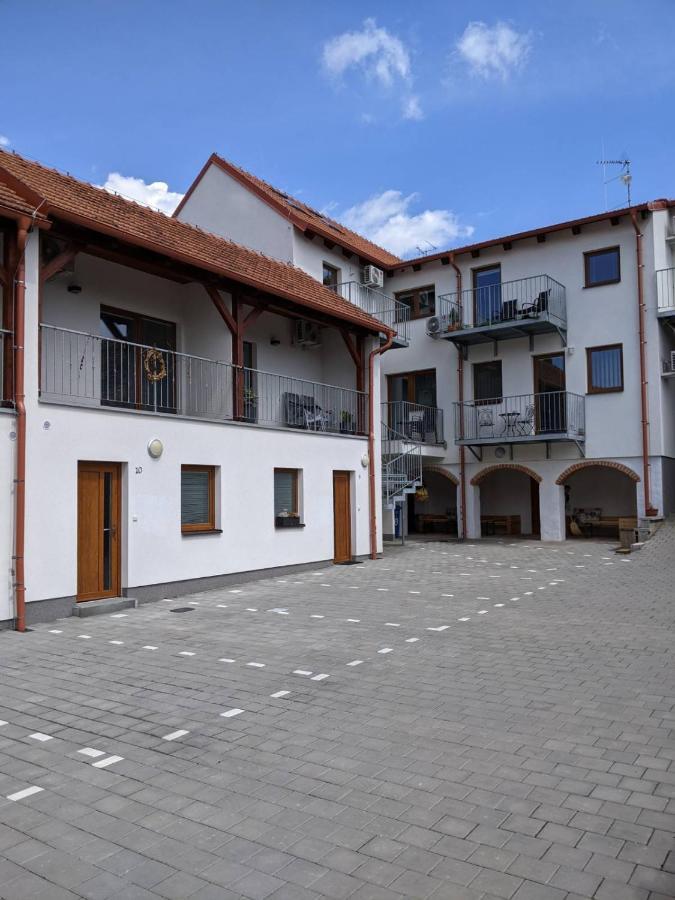 Rv Apartman Mikulov Eksteriør billede